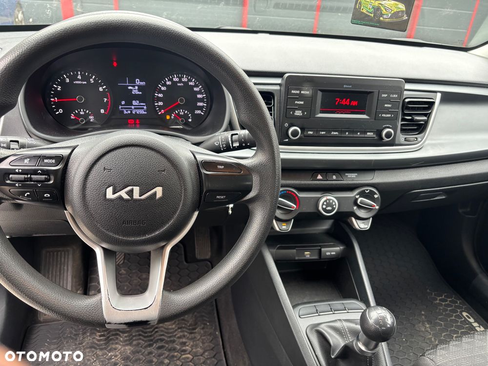 Kia Rio 1.2 L - 6