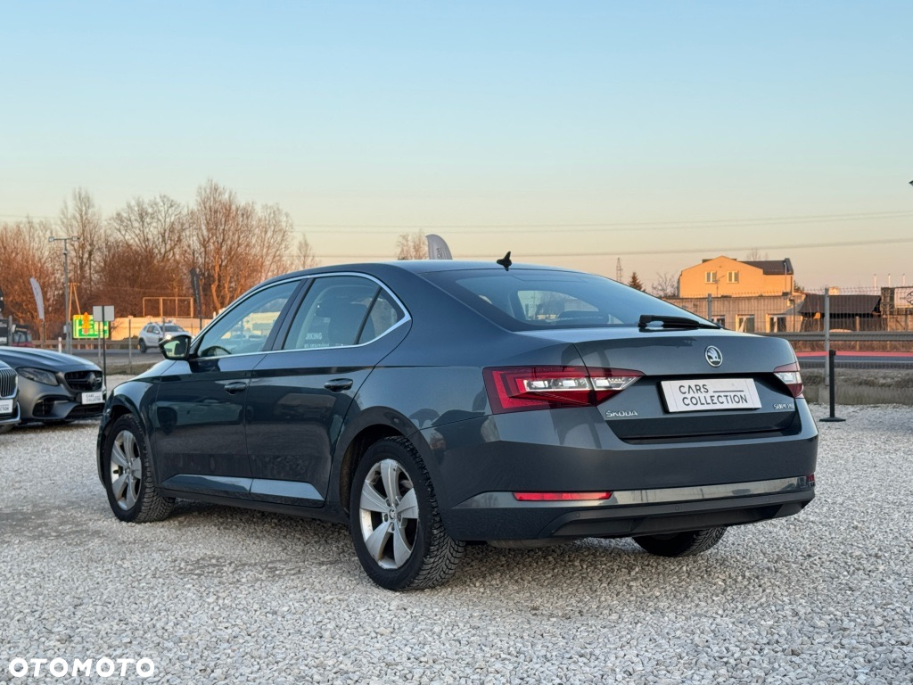 Skoda Superb 2.0 TDI Style DSG - 6