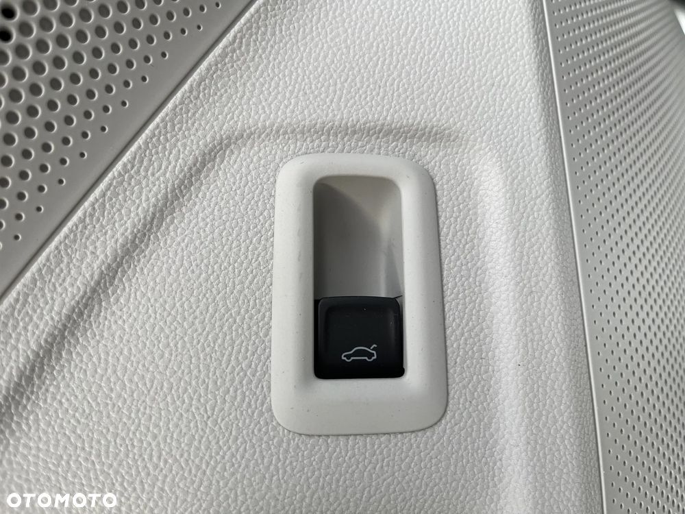 Volkswagen Passat - 11