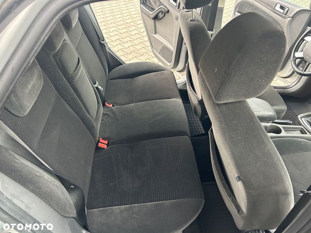 Ford Focus Ghia - 22