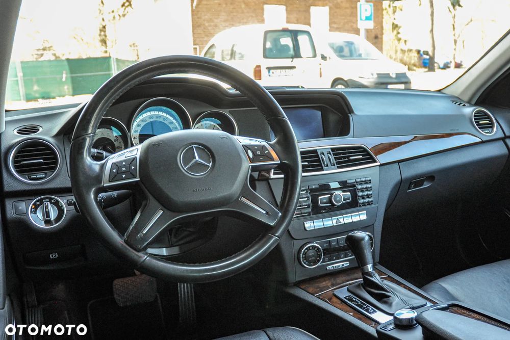 Mercedes-Benz Klasa C 350 BlueEff 4-Matic Elegance - 9