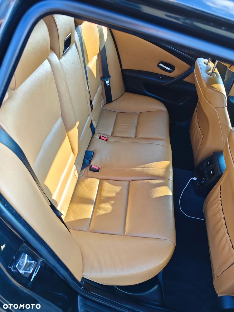 BMW Seria 5 525d - 10
