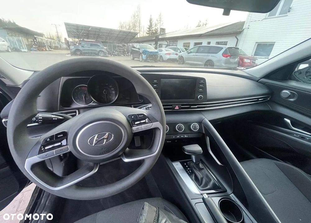 Hyundai Elantra - 7