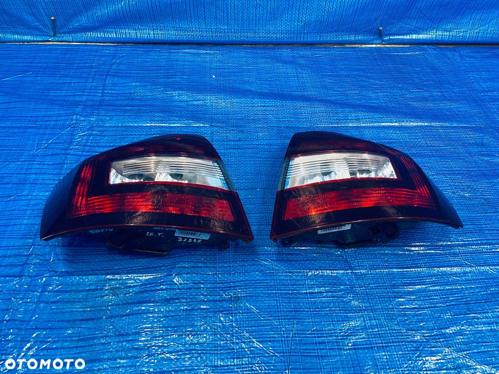 LAMPY LAMPA TYLNA W BŁOTNIK LEWA TYŁ LEWY SKODA RAPID SPACEBACK LIFT 17R ; 5JJ945095A  5JJ945096A  EUROPA ORYGINAŁ - 2