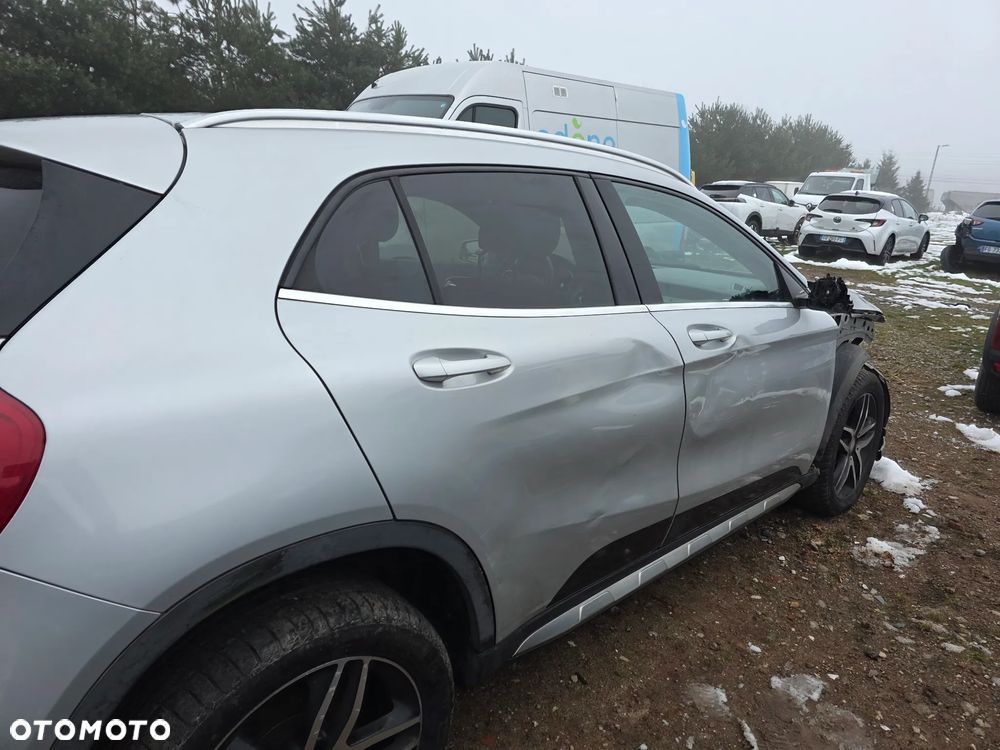 Mercedes-Benz GLA 220 d 4Matic 7G-DCT Activity Edition - 8