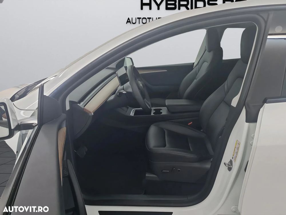 Tesla Model Y - 6
