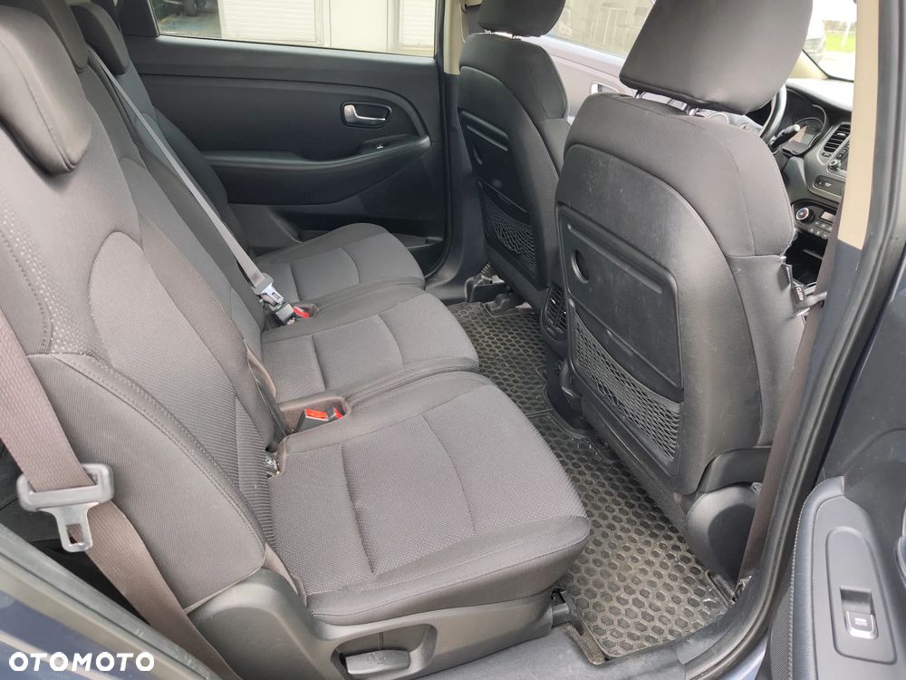 Kia Carens - 9