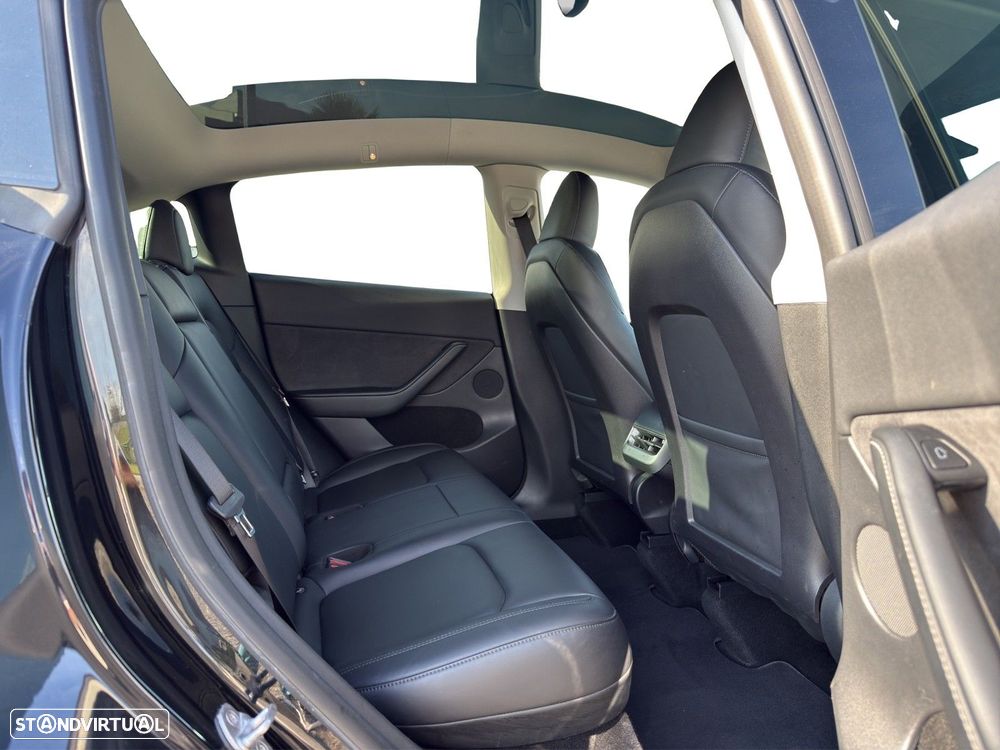 Tesla Model Y Standard RWD - 16