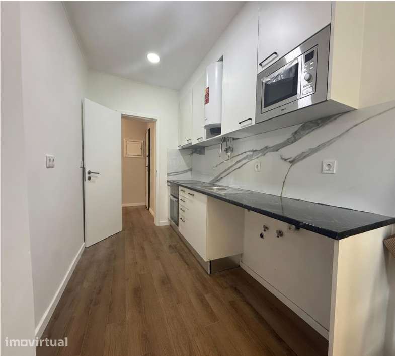 Apartamento T2 na Penha de Franca com acesso ao quintal - Grande imagem: 2/22