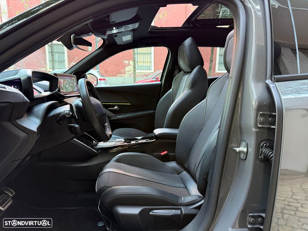 Peugeot 2008 1.2 PureTech GT EAT8 - 13