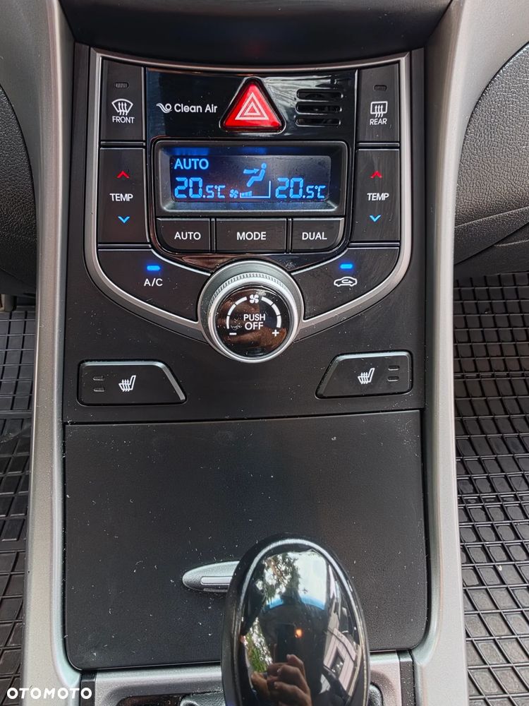 Hyundai Elantra 1.6 Style - 15