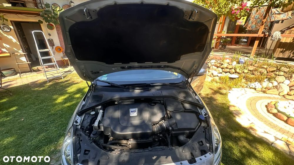 Volvo V60 D5 Geartronic Momentum - 21