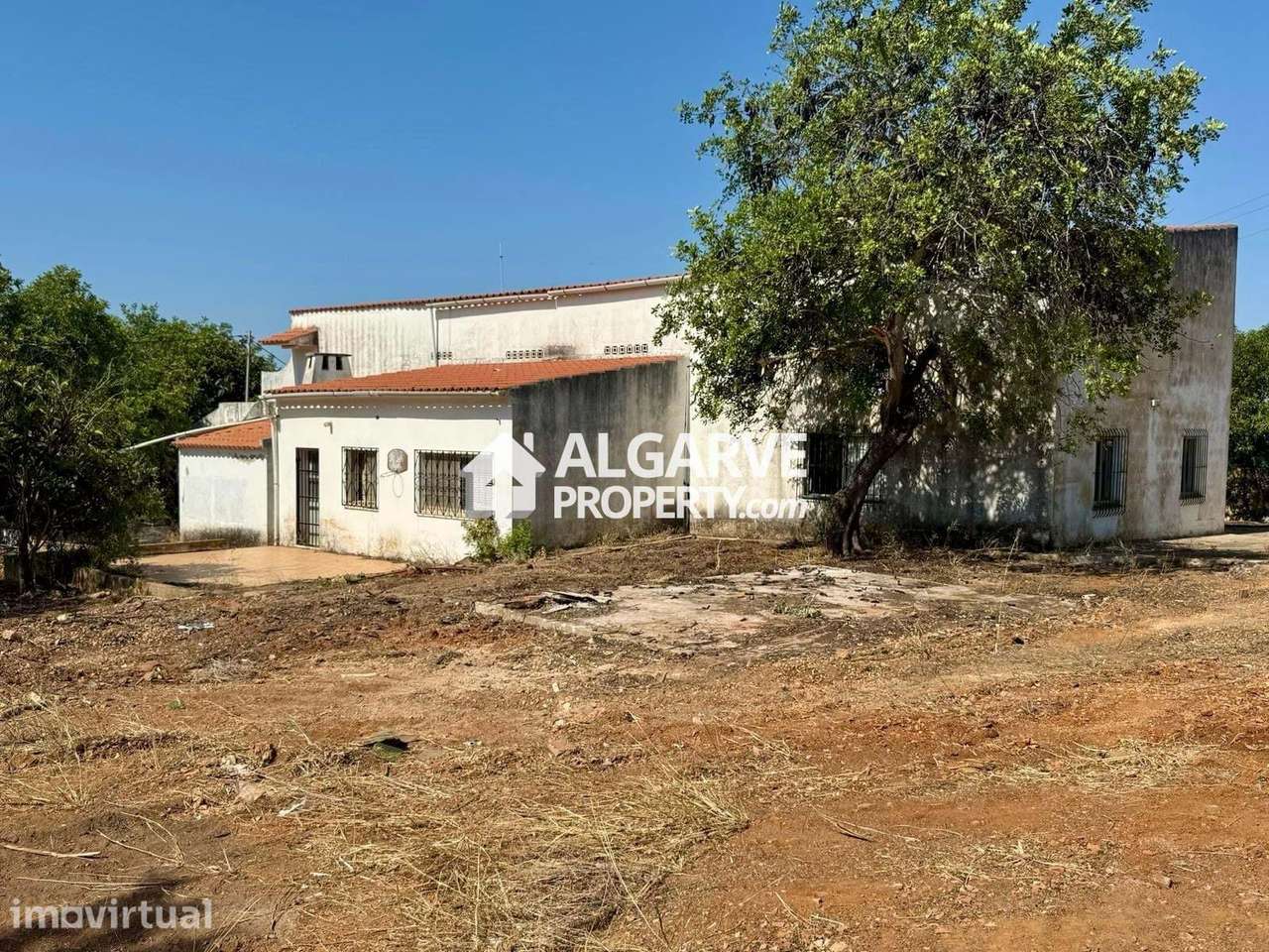 Moradia localizada em zona calma e residencial entre Vilamoura e Loulé - Grande imagem: 3/15