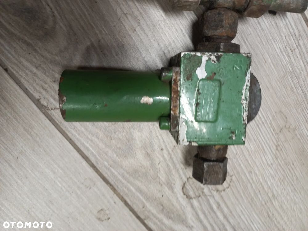 JOHN DEERE rozdzielacz,dzielnik ciśnienia,zawór priorytetu,podzielnik ciśnienia hydrauliki,