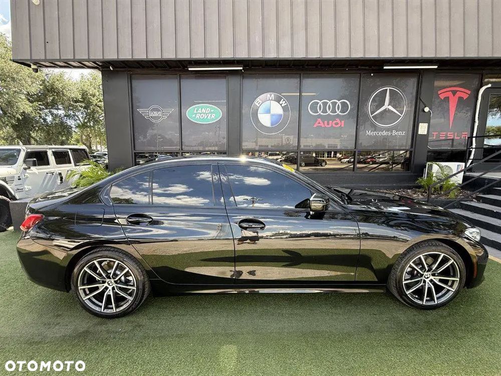BMW Seria 3 330i xDrive M Sport - 11