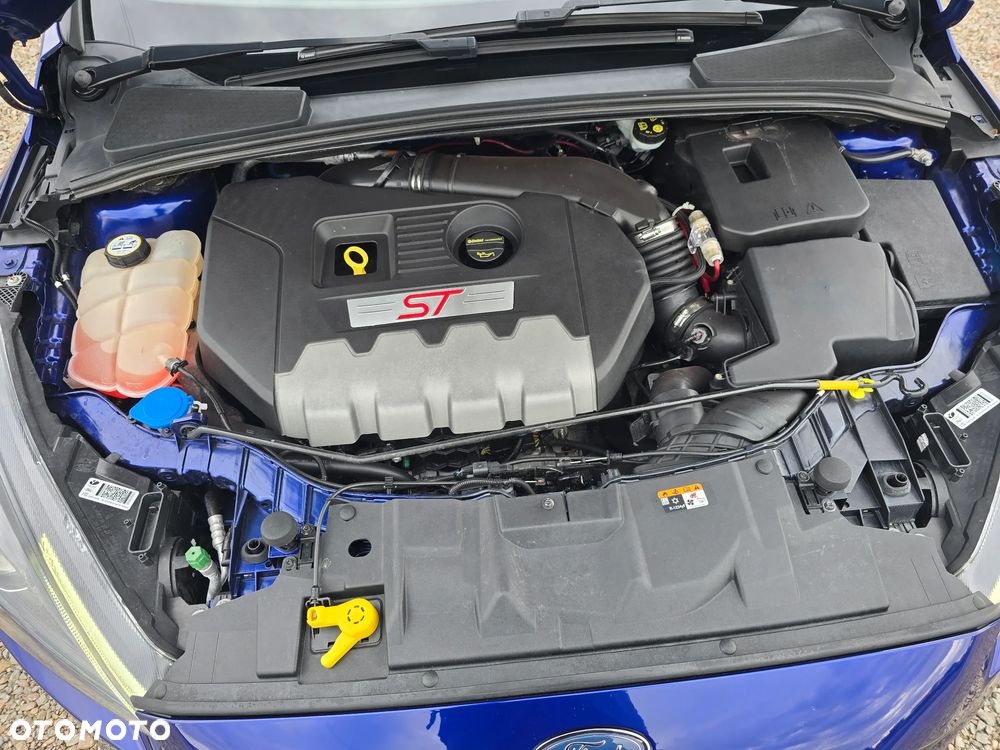 Ford Focus 2.0 EcoBoost ST mit Leder-Exclusiv-Paket - 31