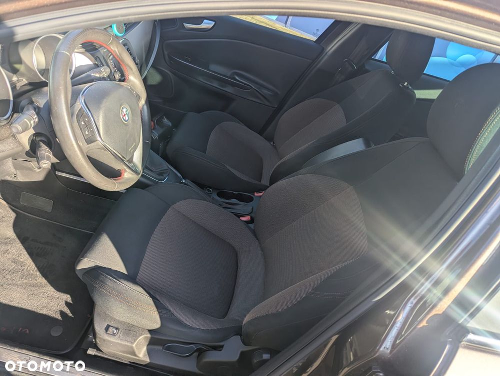 Alfa Romeo Giulietta 2.0 JTDM Distinctive - 8