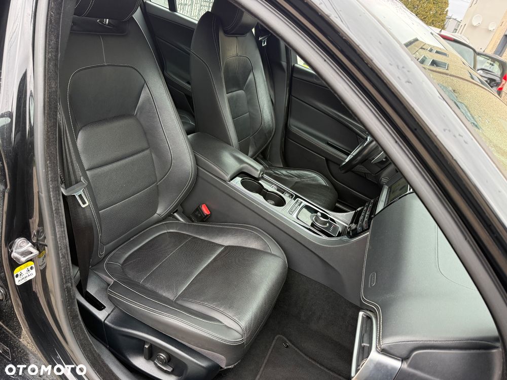 Jaguar XE 20d R-Sport - 14