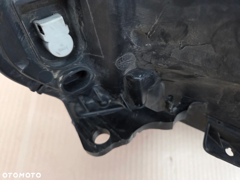 Lampa przednia lewa Peugeot 208 przed LIFT  9802221880 - 9