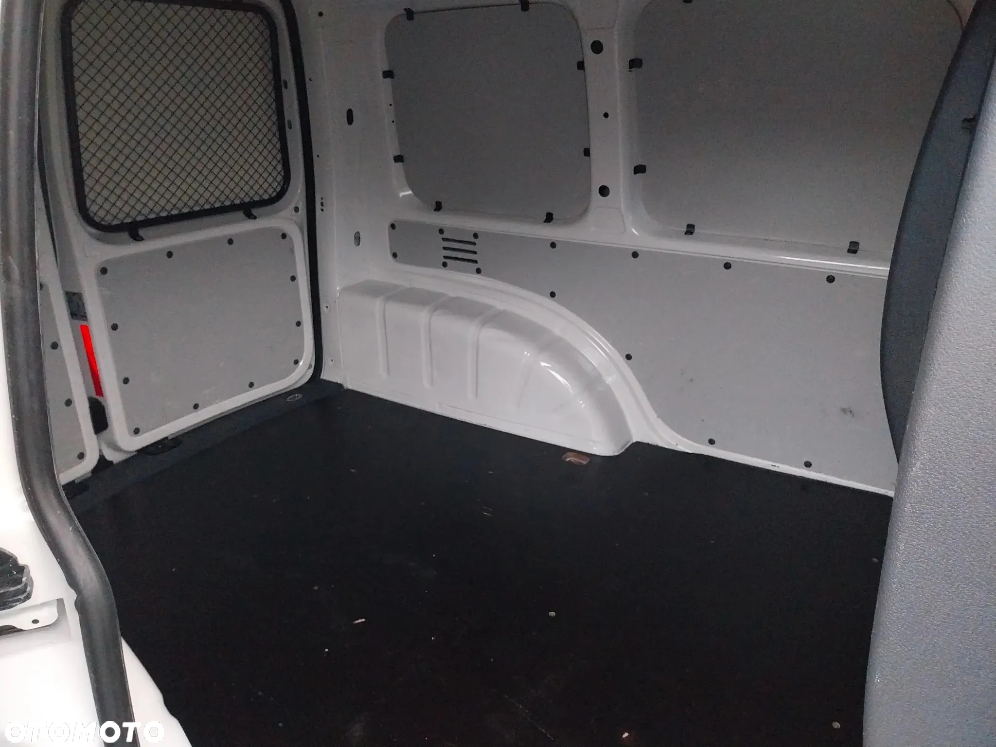 Volkswagen Caddy - 11