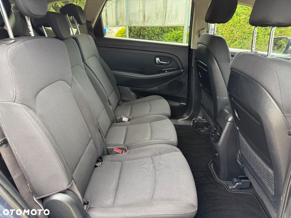 Kia Carens - 10