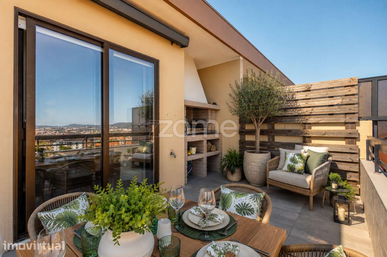 Penthouse T4 Duplex Renovada | Terraço | Último Piso - Grande imagem: 2/46