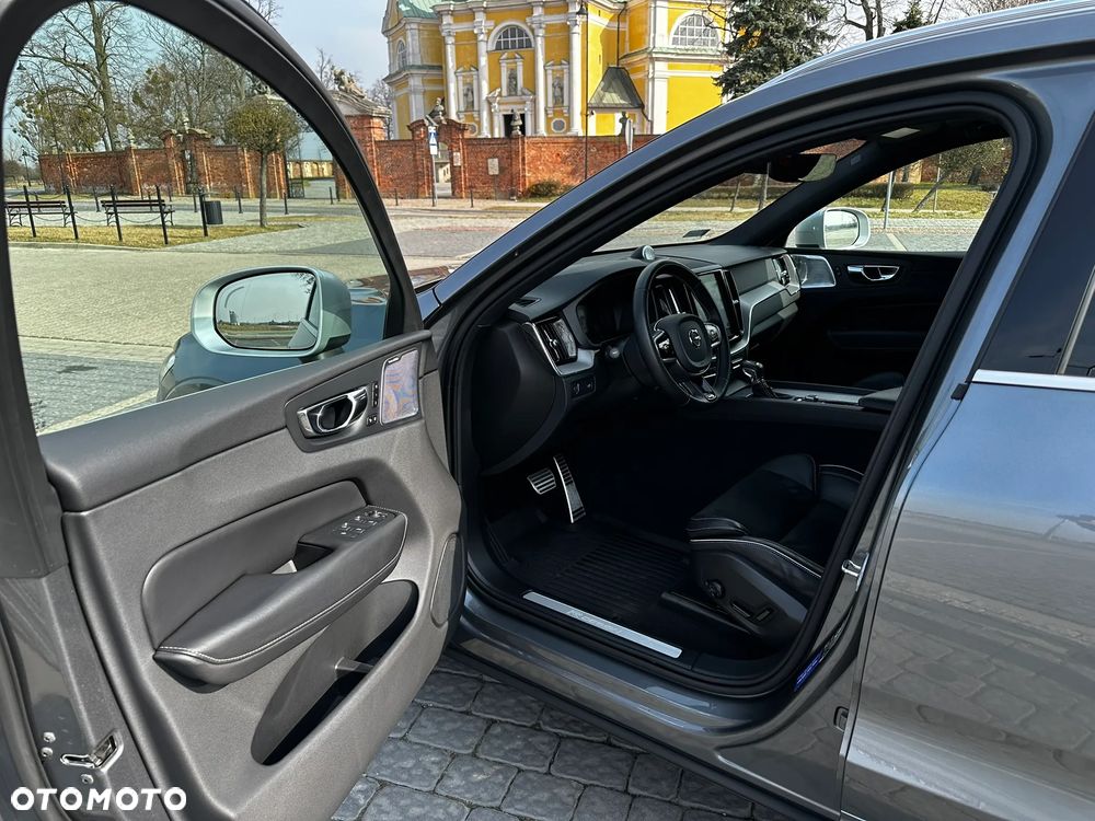 Volvo XC 60 D5 AWD R-Design - 11