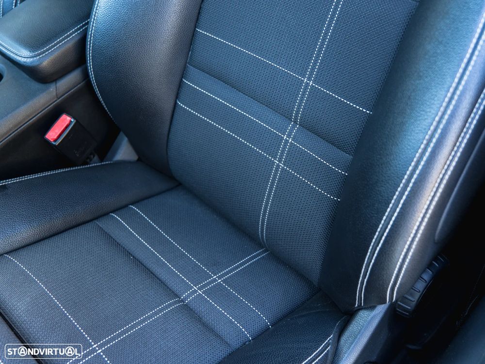 Mercedes-Benz CLA 200 - 16