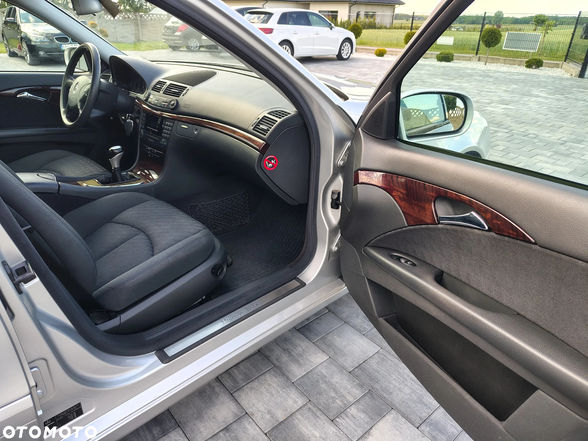Mercedes-Benz Klasa E 200 Kompressor T Classic - 15