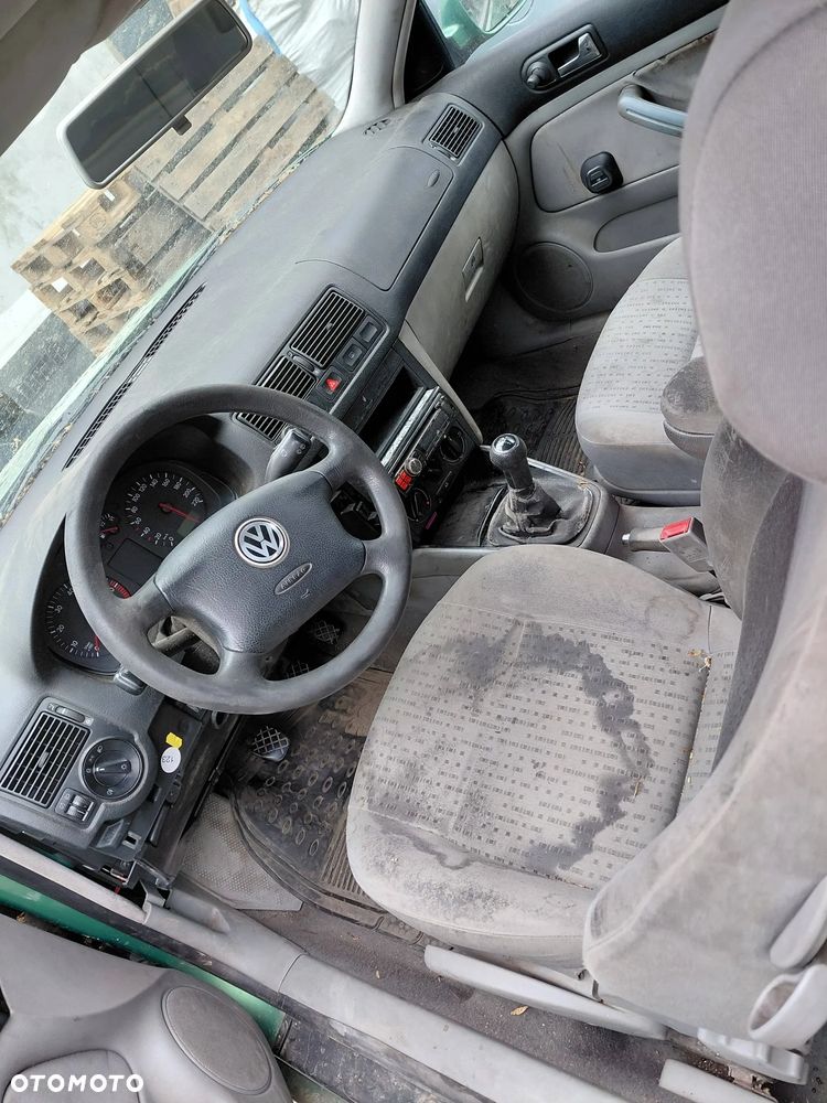 Części-Volkswagen Golf 1,4 Rok 2002  Pojemność 1390 Moc 55 kW Benzyna - 3