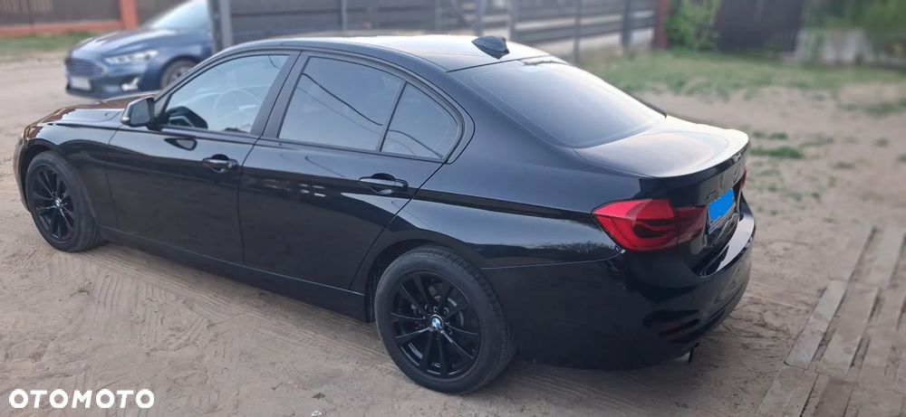 BMW Seria 3 320i xDrive - 11