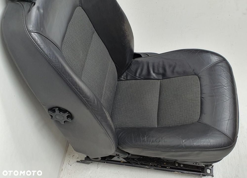 FOTEL LEWY PRZEDNI PRZÓD KIEROWCY SKÓRA GRZANY VOLVO V70 III EUROPA - 5