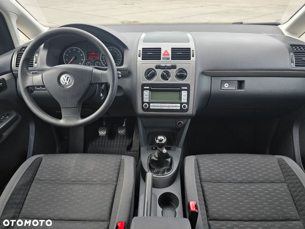 Volkswagen Touran - 20