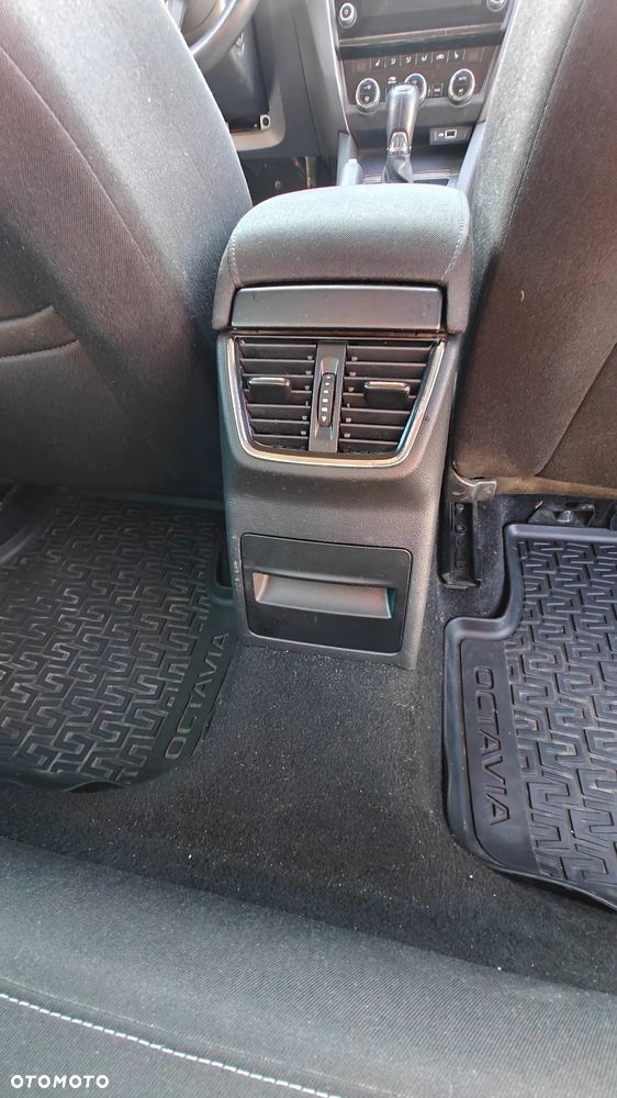 Skoda Octavia 1.6 TDI Ambition DSG - 12
