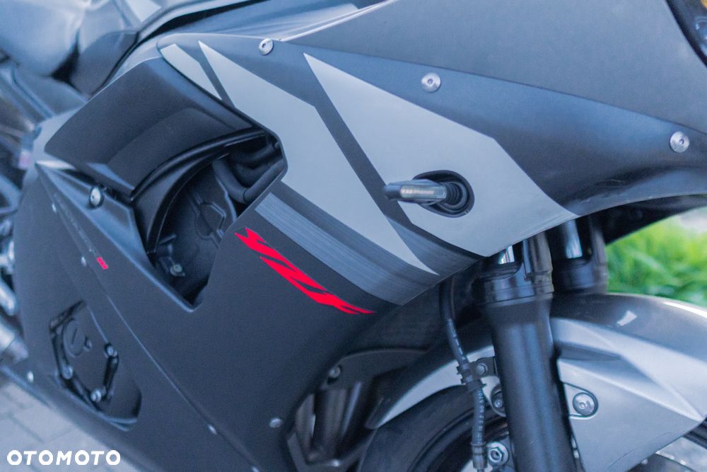 Yamaha R6 - 9