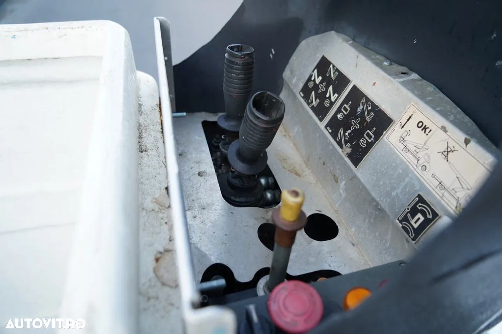 Nissan CABSTAR / ELEVATOR DE 20 DE METRI / GSR E200TE4 / DUBLU / CAPACITATE DE RIDICARE - 200 kg / 4 STABILIZATOARE / - 25