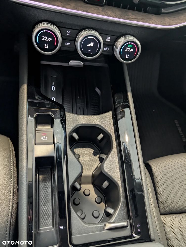 Skoda Superb 2.0 TDI SCR 4x4 L&K DSG - 19