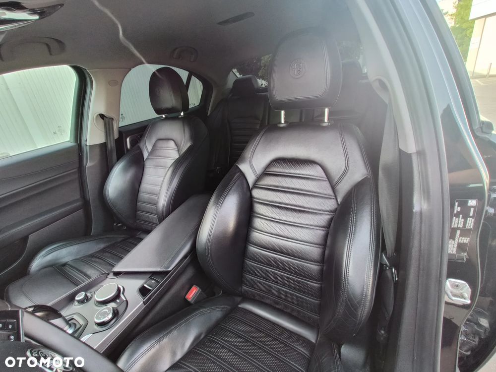 Alfa Romeo Giulia 2.0 Turbo Veloce Q4 - 14