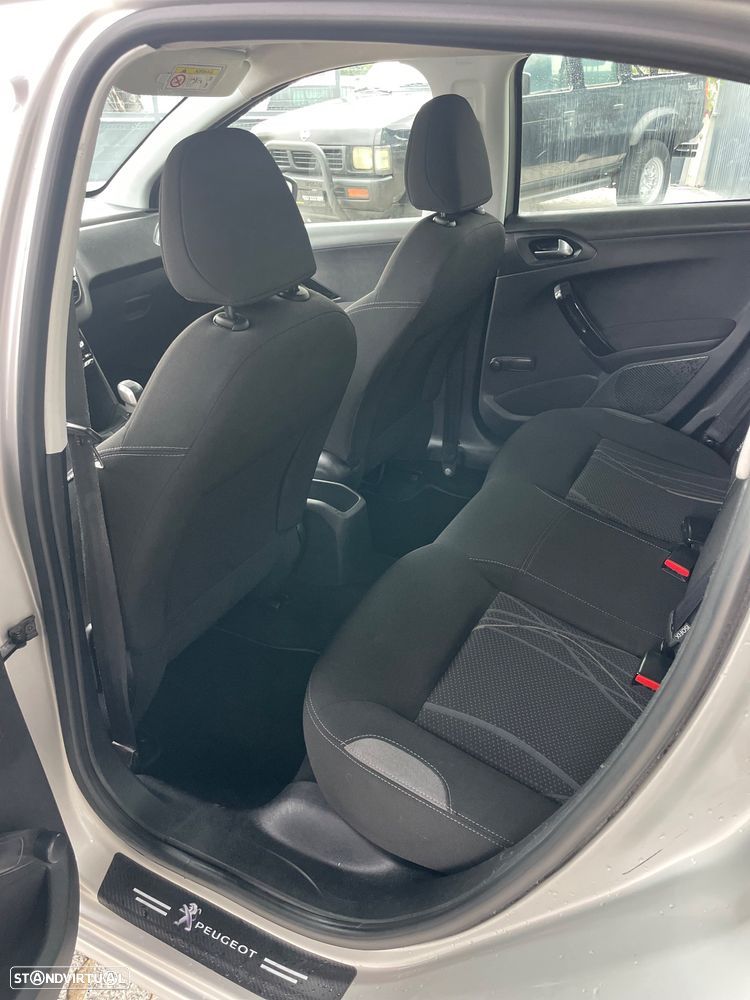 Peugeot 208 1.6 e-HDi Active - 12