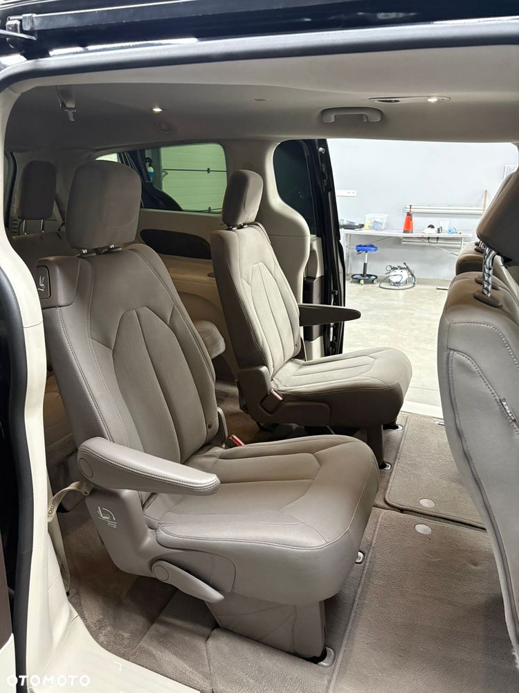 Chrysler Pacifica - 6