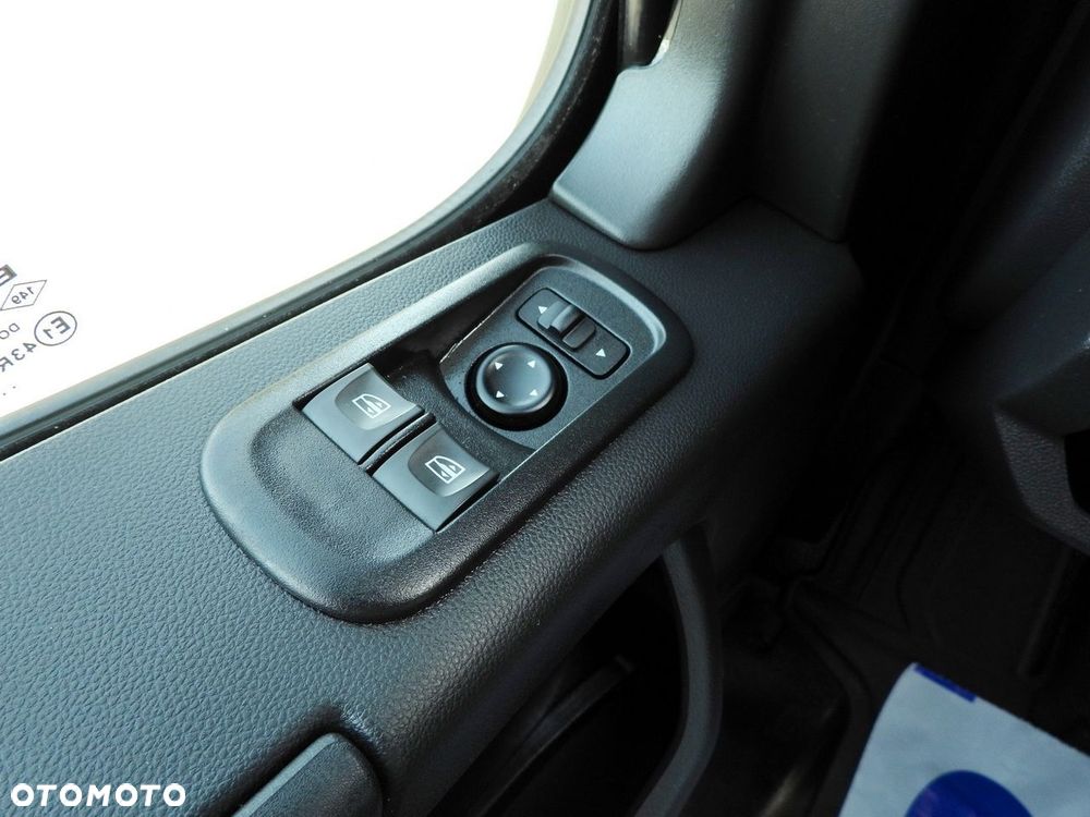 Renault MASTER KONTENER 8 PALET TEMPOMAT LEDY KLIMATYZACJA  165KM - 31
