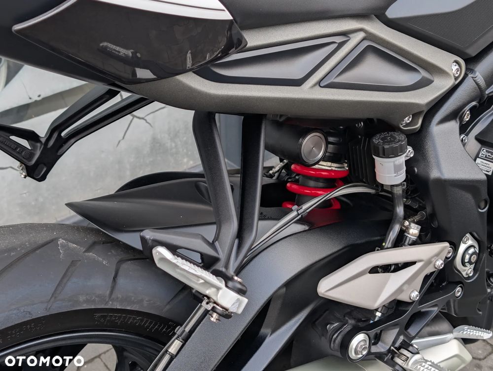 Triumph Street Triple - 22