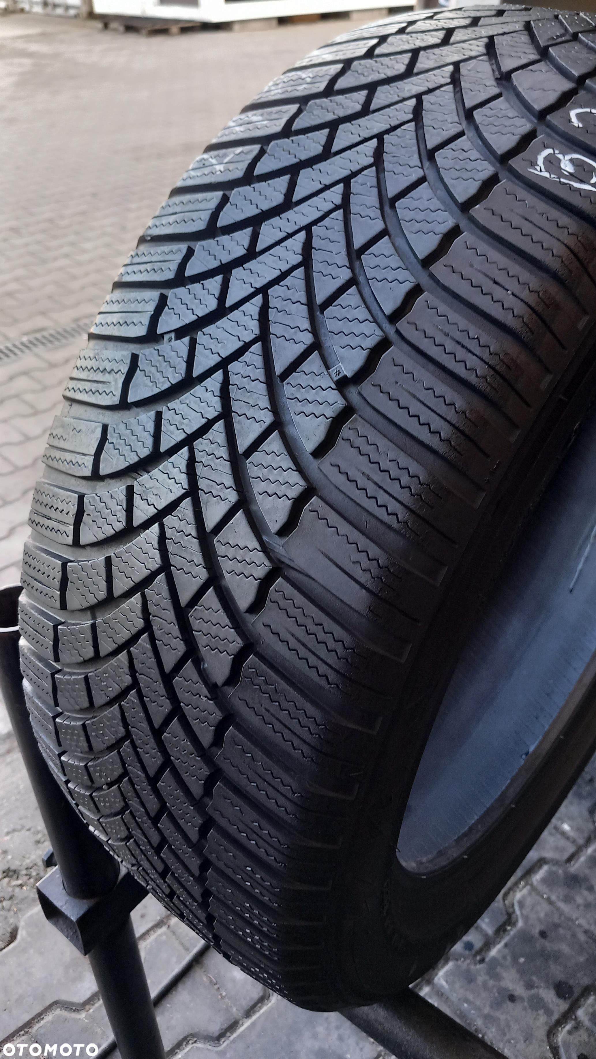 215/50/17 Bridgestone Blizzak LM005 95V - 2