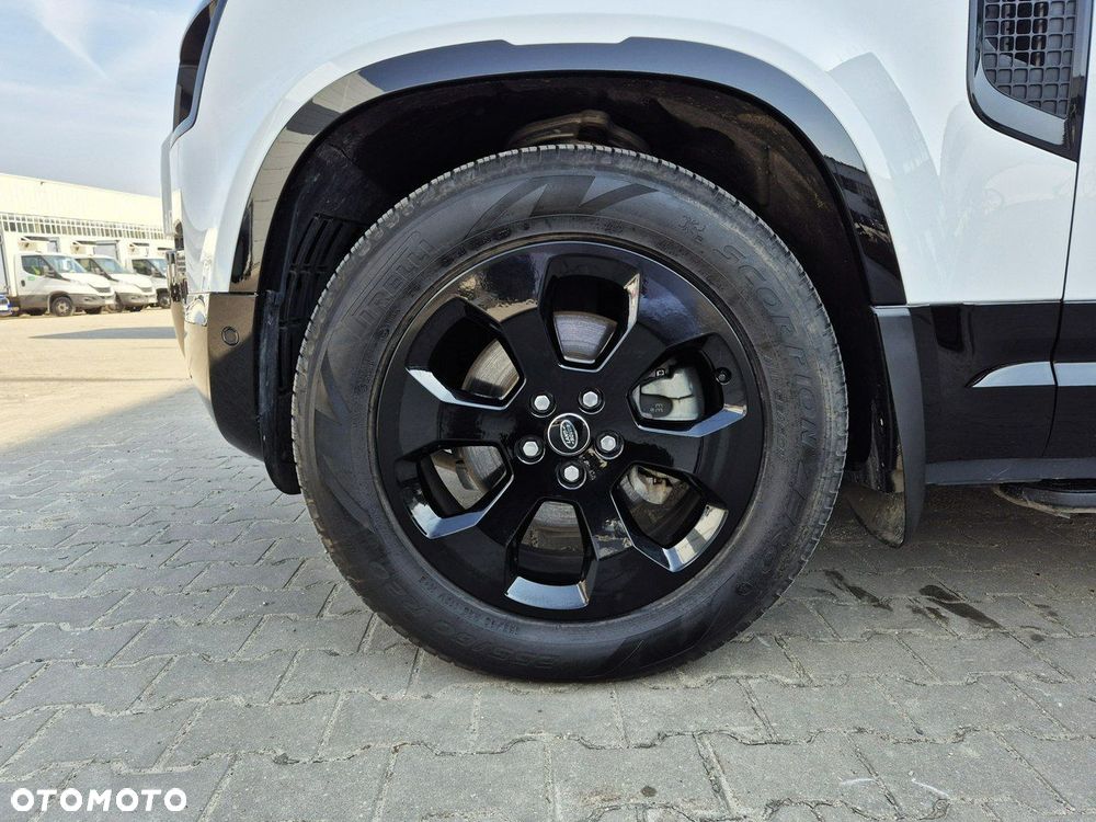 Land Rover Defender - 29