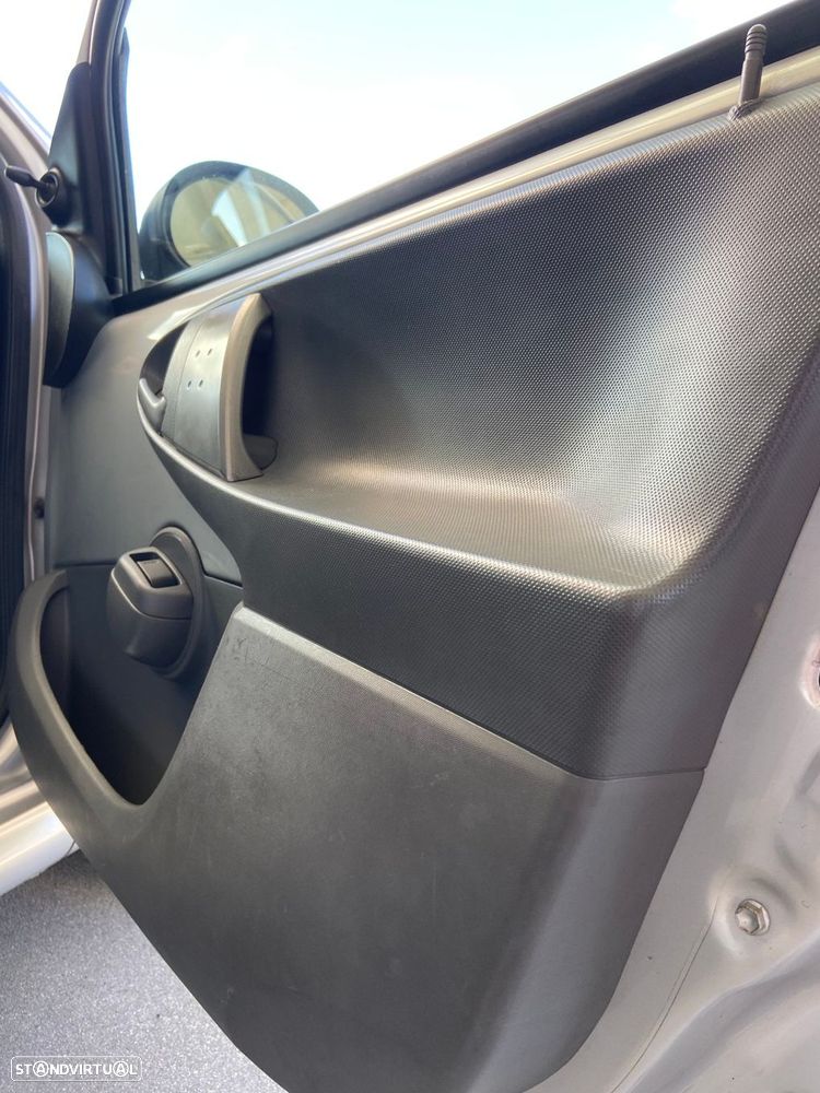 Peugeot 107 1.0 Trendy - 26