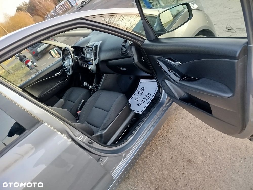 Hyundai ix20 1.6 CRDi Fifa World Cup Edition - 30