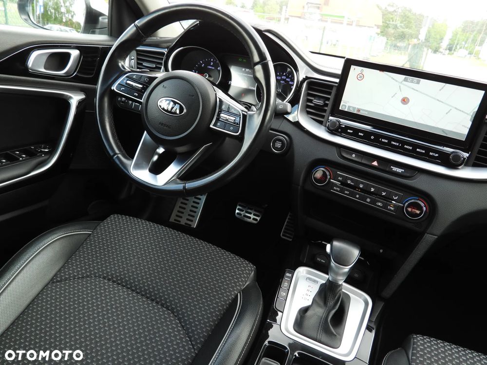 Kia XCeed - 35