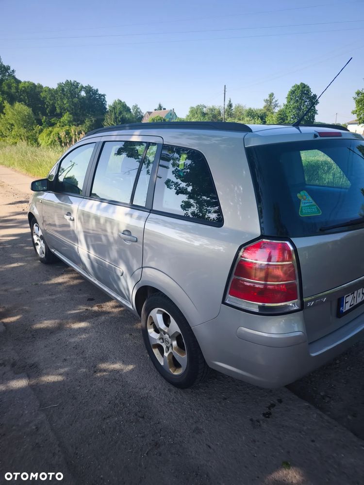 Opel Zafira 1.9 CDTI Essentia - 2