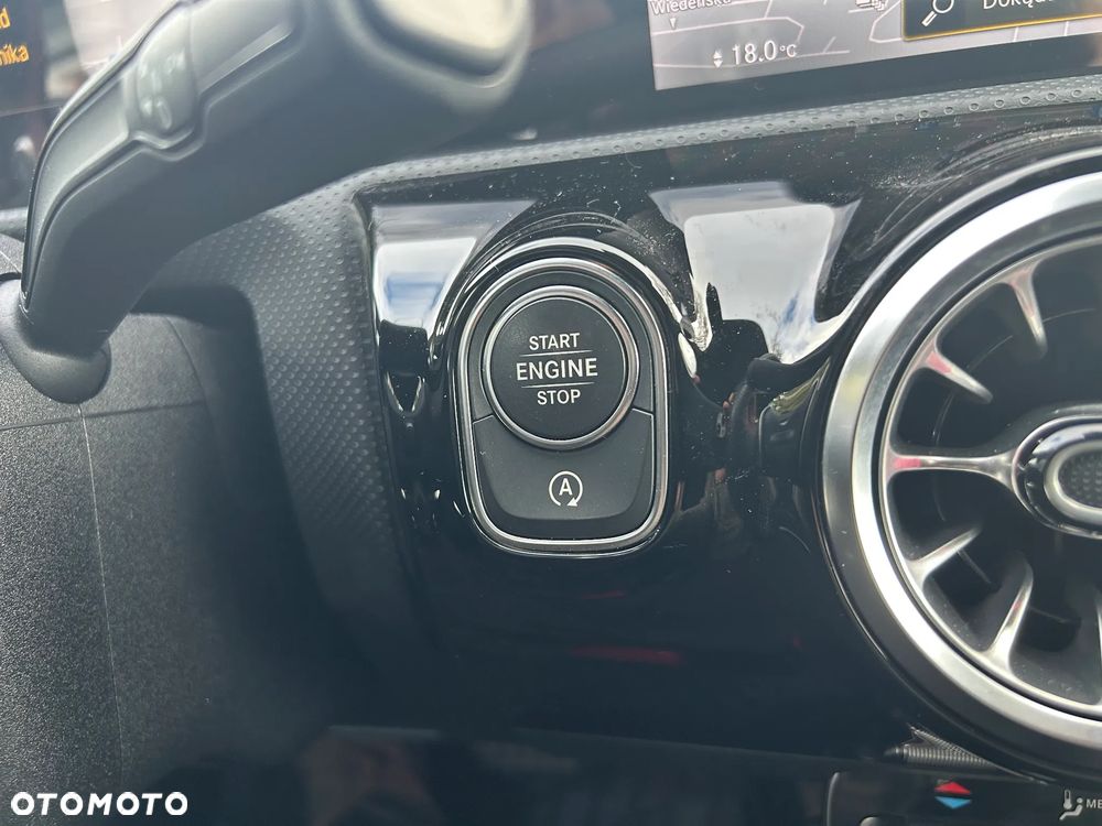 Mercedes-Benz CLA 220 d AMG Line 8G-DCT - 36
