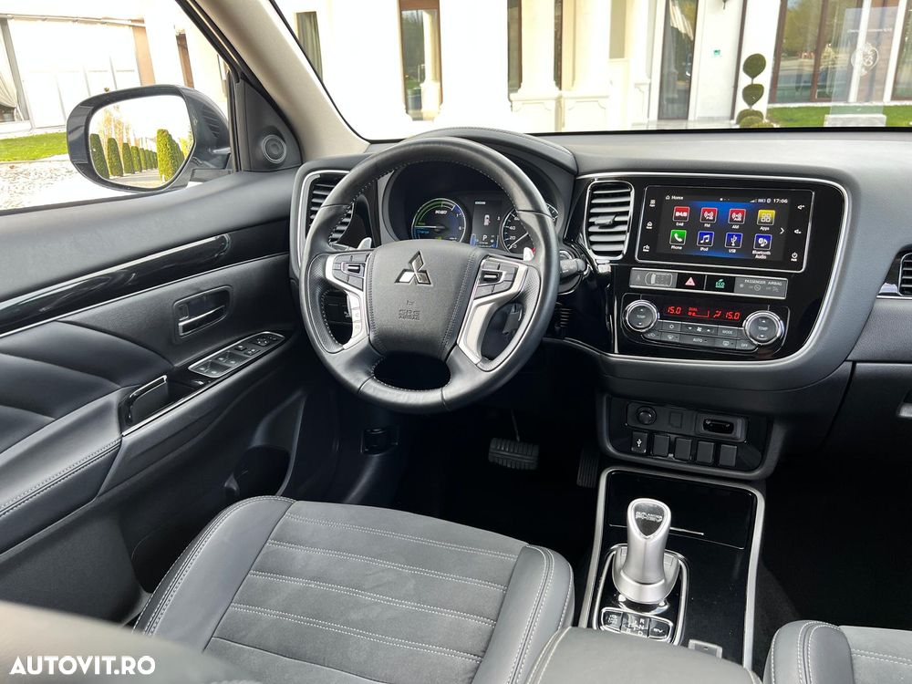 Mitsubishi Outlander 2.4 4WD Plus - 7